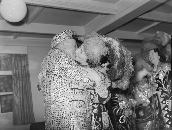 Framed Print : Bert Matthews Pearly King and Queen back from New York after tour United States