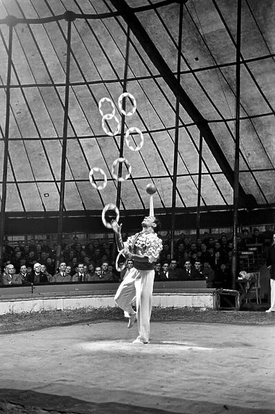 Bertram Mills Circus at Luton. April 1950 O23401-007