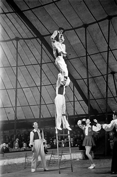 Bertram Mills Circus at Luton. April 1950 O23401-013