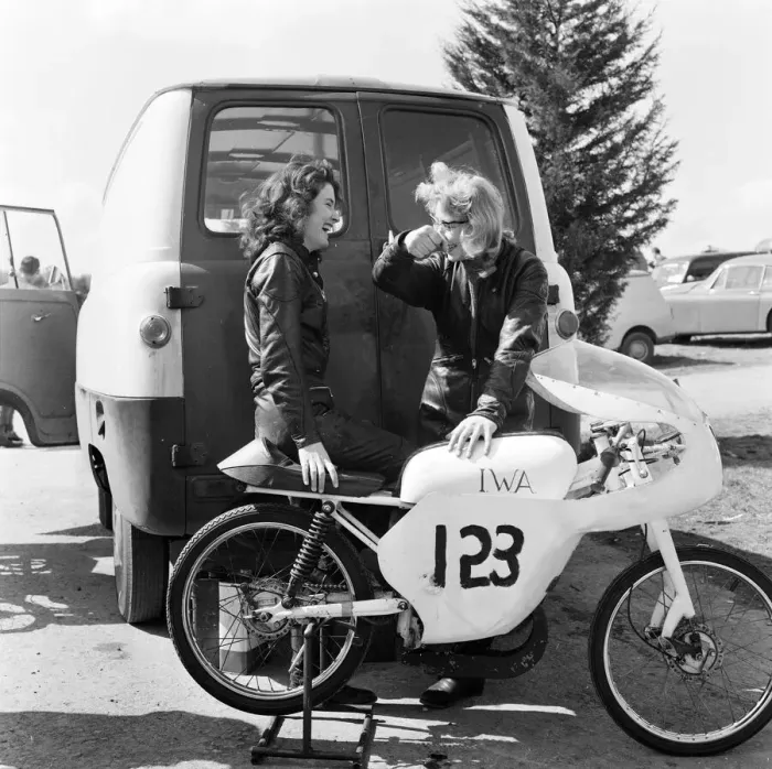 Framed Print : Beryl Swain and Ceri Dundas-Slater motorcycle road racers competing in the 50cc Framed Print : Beryl Swain and Ceri Dundas-Slater motorcycle road racers competing in the 50cc