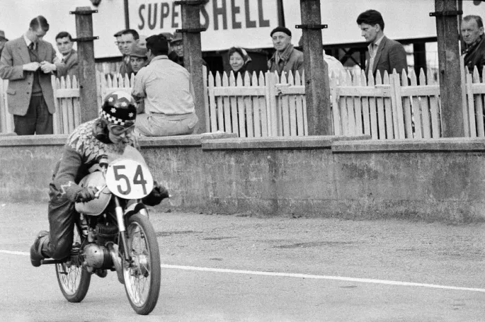Framed Print : Beryl Swain, motorcycle road racer and the first woman to compete solo in a TT road race Framed Print : Beryl Swain, motorcycle road racer and the first woman to compete solo in a TT road race