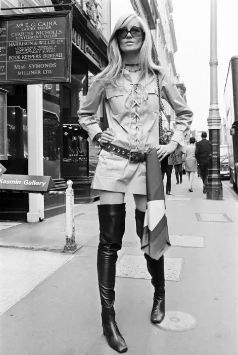 Framed Print : Betty Catroux, model and muse of Yves Saint Laurent pictured outside his first London Framed Print : Betty Catroux, model and muse of Yves Saint Laurent pictured outside his first London