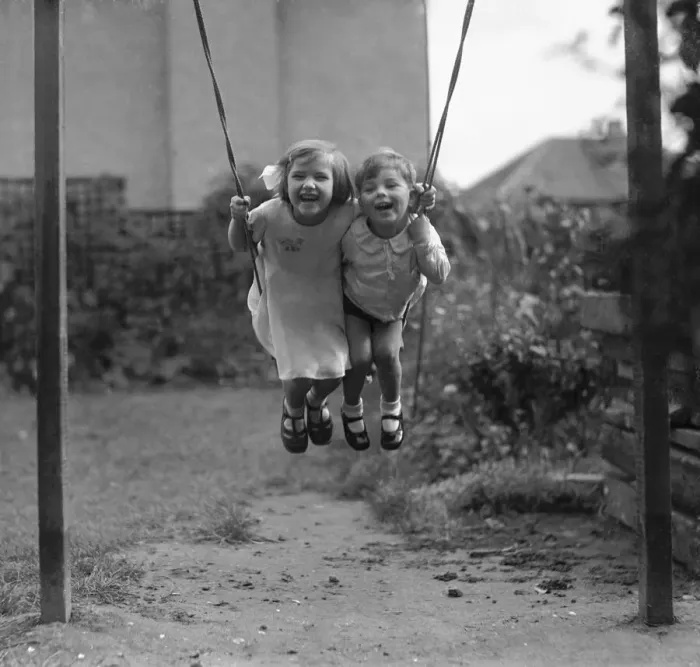 Framed Print : Betty Graves and Keith having fun on a back garden swing Alfieri. 1277 Framed Print : Betty Graves and Keith having fun on a back garden swing Alfieri. 1277