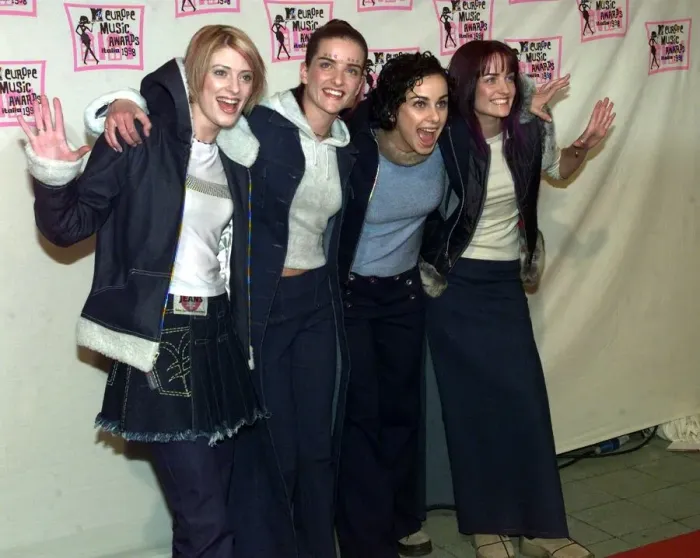 Framed Print : Bewitched Pop Group MTV Awards November 1998 Milan