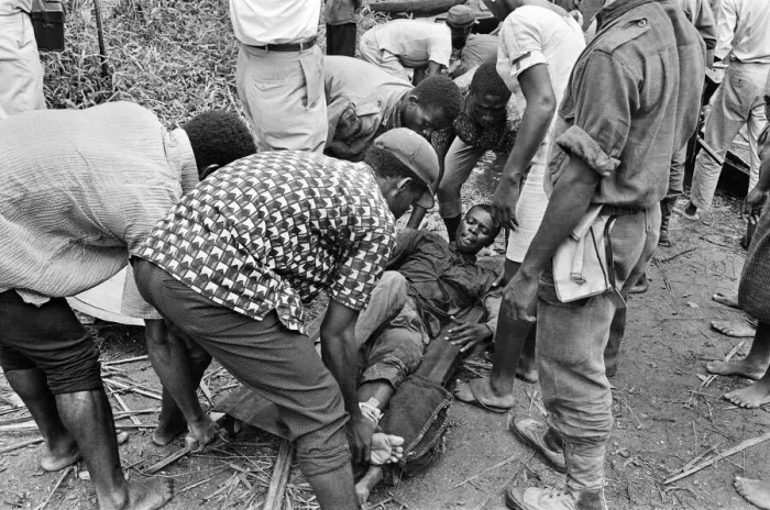 Framed Print : Biafran soldiers and helpers seen here carrying an injured comrade onto a stretcher Framed Print : Biafran soldiers and helpers seen here carrying an injured comrade onto a stretcher