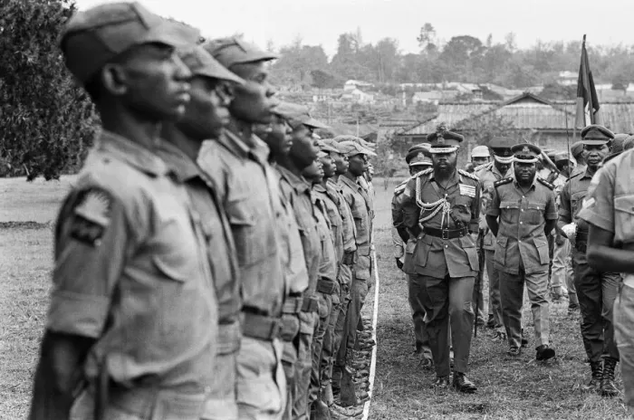 Framed Print : Biafran soldiers line up for inspection by Colonel Odumegwu Ojukwu