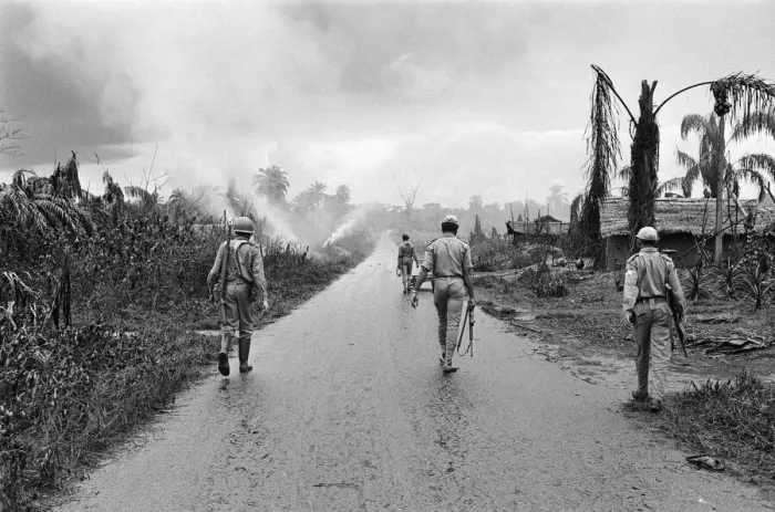 Framed Print : Biafran soldiers seen here advancing towards the Nigerian army during the Biafran Framed Print : Biafran soldiers seen here advancing towards the Nigerian army during the Biafran