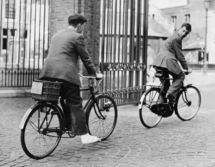 Framed Print : Bicycles Bikes Pushbikes May 1949 A Cambridge Student with his foot in badages Framed Print : Bicycles Bikes Pushbikes May 1949 A Cambridge Student with his foot in badages