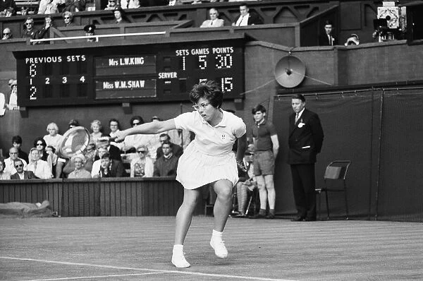 Billie Jean King (USA) vs Britains Winnie Shaw during there Centre Court Women