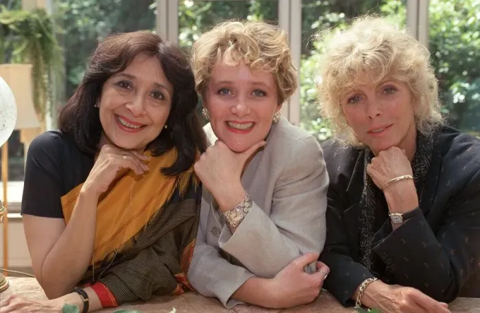 Framed Print : BILLIE WHITELAW AND MADHUR JAFFREY AND MICHELLE HOLMES - TV SERIES FIRM FRIENDS