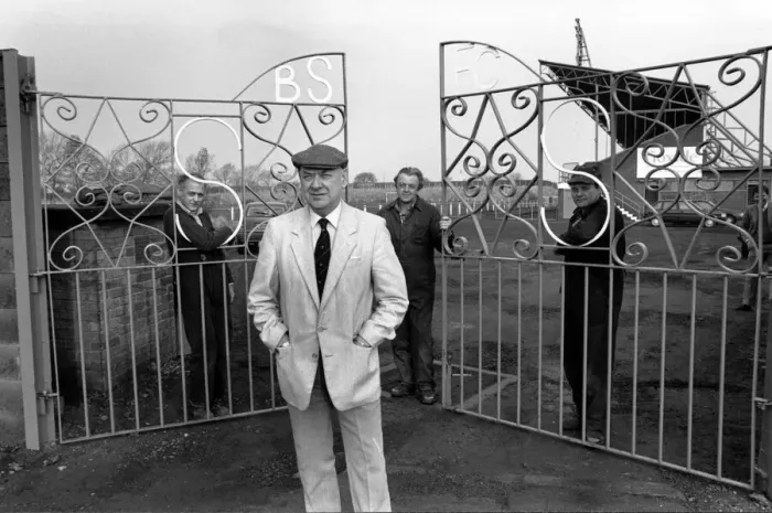 Framed Print : Billingham Synthonia new gates, 26th January 1989. The Billingham Synthonia sports club