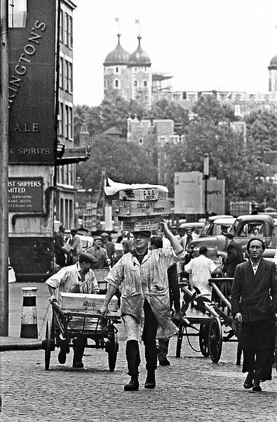 Billingsgate Market Scenes and Porters, 24th July 1964