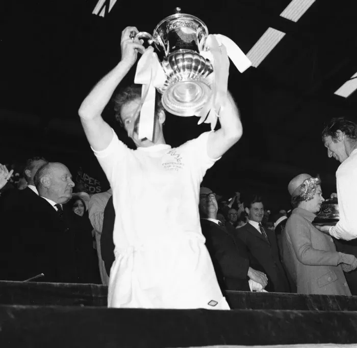 Framed Print : Billy Bremner Leeds United captain holds the cup aloft moment after being presented with Framed Print : Billy Bremner Leeds United captain holds the cup aloft moment after being presented with