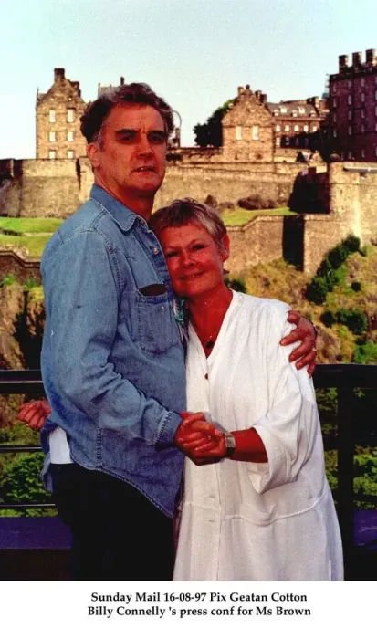 Framed Print : Billy Connolly with his arms around actress Judi Dench August 1997