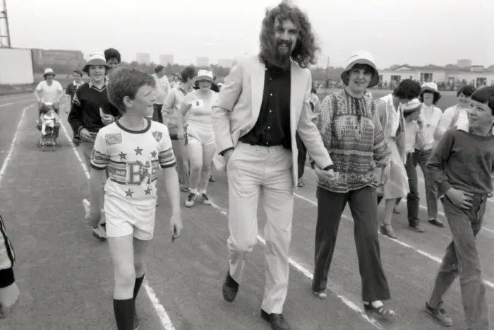 Framed Print : Billy Connolly, Charity Walk, Scotstoun, Glasgow, Scotland, 9th June 1982 Framed Print : Billy Connolly, Charity Walk, Scotstoun, Glasgow, Scotland, 9th June 1982