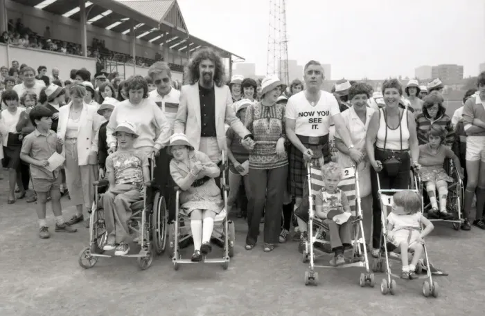Framed Print : Billy Connolly, Charity Walk, Scotstoun, Glasgow, Scotland, 9th June 1982 Framed Print : Billy Connolly, Charity Walk, Scotstoun, Glasgow, Scotland, 9th June 1982
