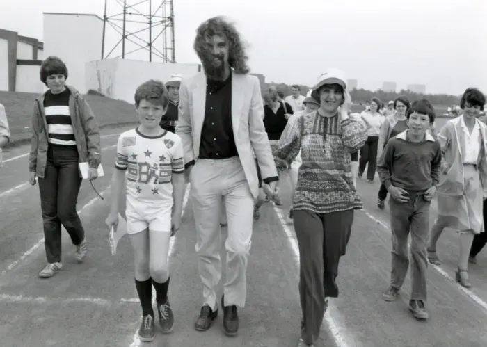 Framed Print : Billy Connolly, Charity Walk, Scotstoun, Glasgow, Scotland, 9th June 1982 Framed Print : Billy Connolly, Charity Walk, Scotstoun, Glasgow, Scotland, 9th June 1982