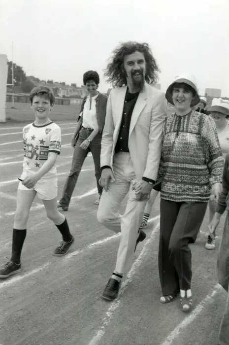Framed Print : Billy Connolly, Charity Walk, Scotstoun, Glasgow, Scotland, 9th June 1982 Framed Print : Billy Connolly, Charity Walk, Scotstoun, Glasgow, Scotland, 9th June 1982