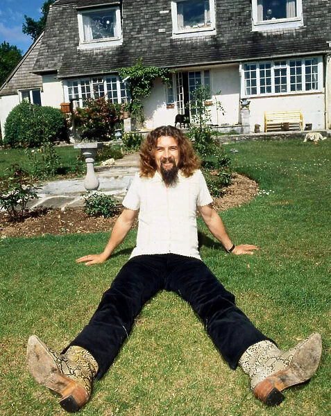 Billy Connolly outside house in Drymen June 1980 A©mirrorpix