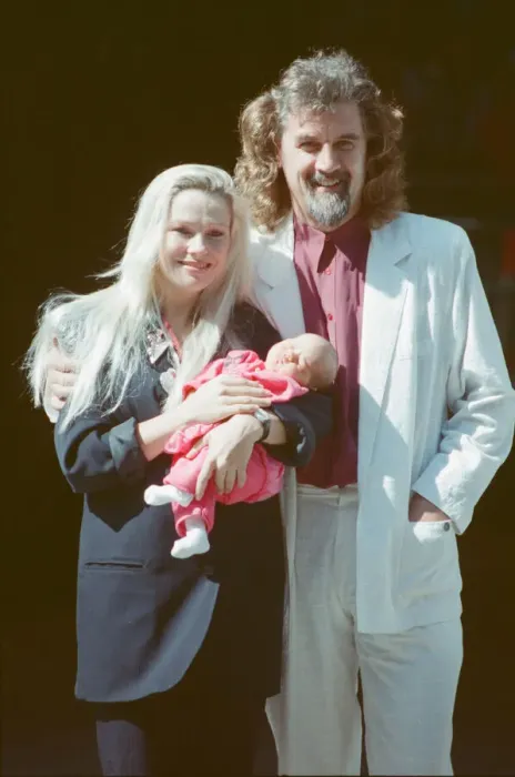 Framed Print : Billy Connolly, Pamela Stephenson and their new baby Scarlett Connolly. 6th August 1988