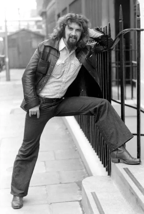 Framed Print : Billy Connolly, Scottish folk singer turned comedian, pictured in London after a