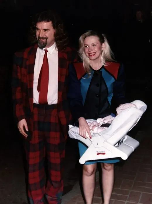 Framed Print : Billy Connolly with wife Pamela Stephenson leave hospital after the birth of their third Framed Print : Billy Connolly with wife Pamela Stephenson leave hospital after the birth of their third