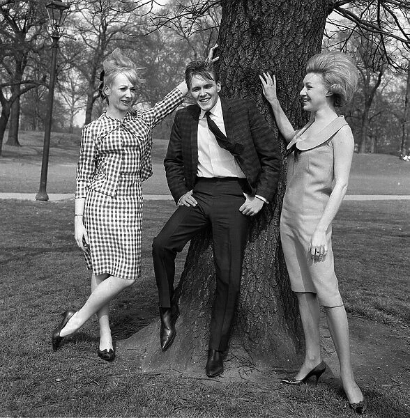 Billy Fury with co stars Jackie Sands (Right) and Karen Andrews who are appearing with