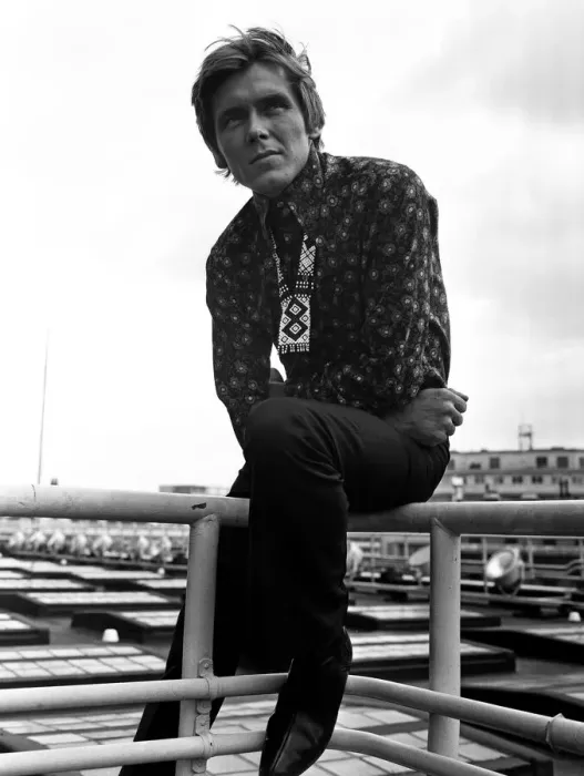 Framed Print : Billy Fury wearing a flowered shirt on the roof of the Daily Mirror building