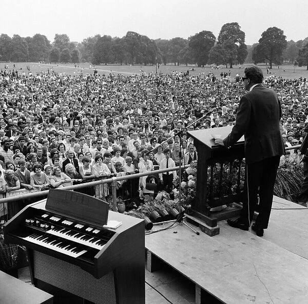 Billy Graham took to the open-air today for a short meeting in Hyde Park adjacent to