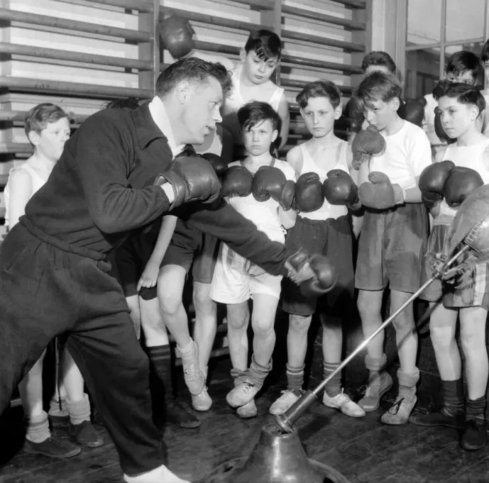 Framed Print : Billy Gray Chelsea Footballer gives boxing lessons at Salesian College, Hammersmith Framed Print : Billy Gray Chelsea Footballer gives boxing lessons at Salesian College, Hammersmith