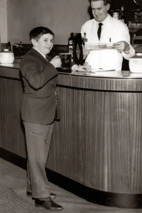 Framed Print : Billy Henderson aged 20 of Dumfrieshire, Scotland, has difficulty ordering pints when