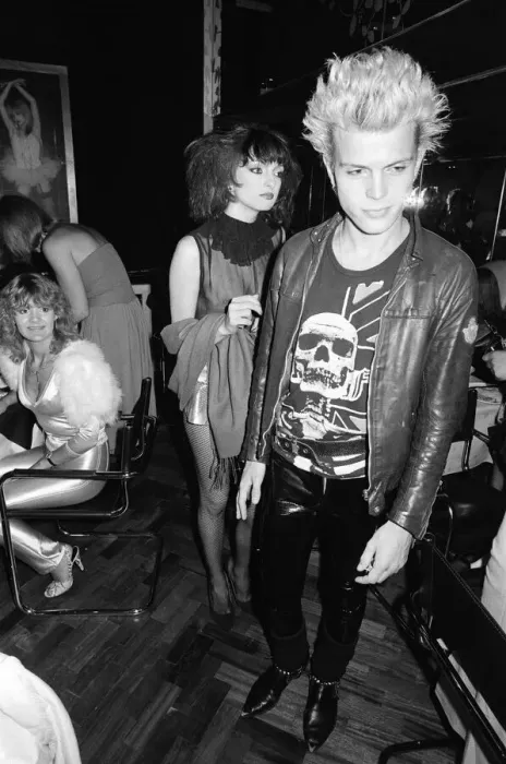 Framed Print : Billy Idol at the new nightclub Stringfellows in Covent Garden, London. 1st August 1980 Framed Print : Billy Idol at the new nightclub Stringfellows in Covent Garden, London. 1st August 1980