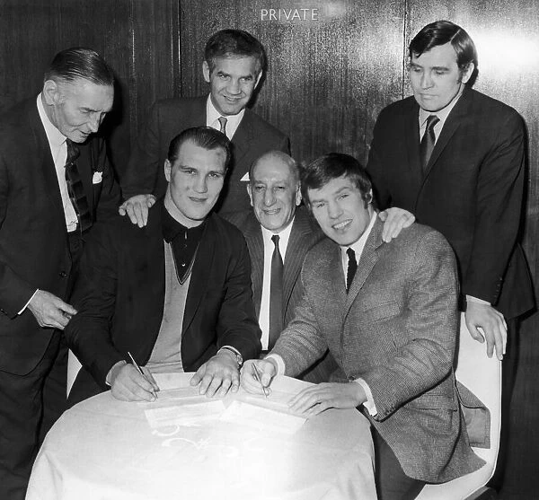 Billy Walker and Jack Bodell, signing contracts at The London Hilton