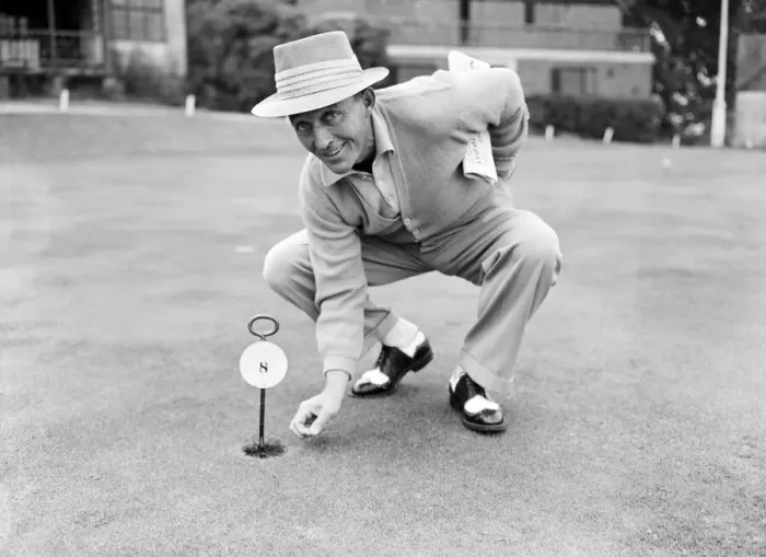 Framed Print : Bing Crosby on the golf course playing for charity, September 1952 A©Mirrorpix Framed Print : Bing Crosby on the golf course playing for charity, September 1952 A©Mirrorpix