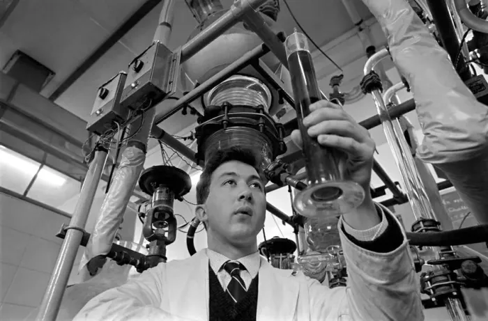 Framed Print : The Bio-Chemistry Department at Birmingham University houses a very unusual school - Framed Print : The Bio-Chemistry Department at Birmingham University houses a very unusual school -