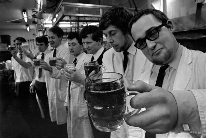 Framed Print : The Bio-Chemistry Department at Birmingham University houses a very unusual school - Framed Print : The Bio-Chemistry Department at Birmingham University houses a very unusual school -
