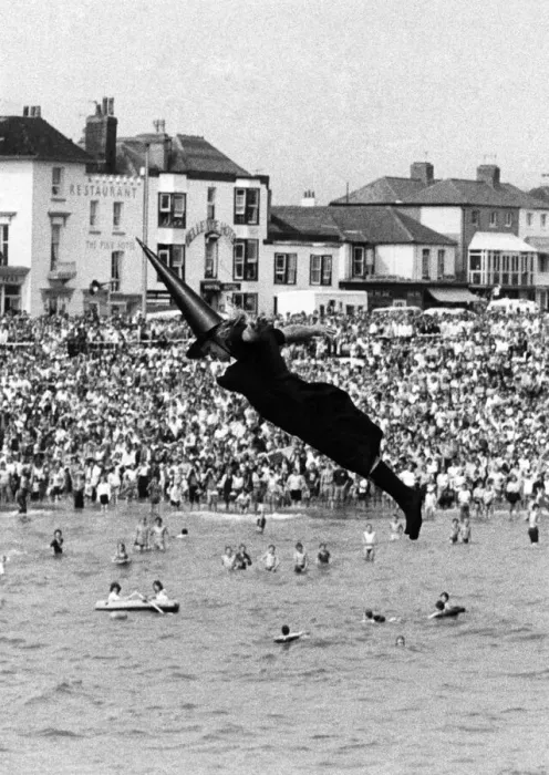 Framed Print : The Birdmen of Bognor Jerry Pascoe, having a bad spell during the flying