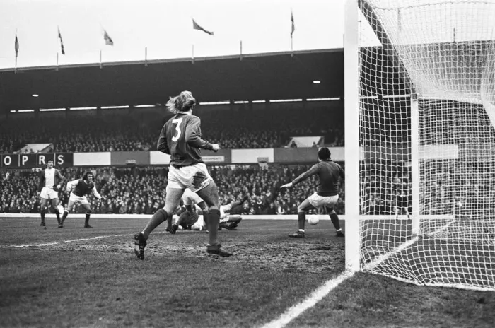 Framed Print : Birmingham City 1-1 Arsenal, league match at St Andrews, Saturday 23rd December 1972 Framed Print : Birmingham City 1-1 Arsenal, league match at St Andrews, Saturday 23rd December 1972