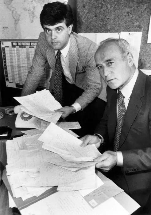 Framed Print : Birmingham City football manager Ron Saunders and secretary Andrew Waterhouse sift though Framed Print : Birmingham City football manager Ron Saunders and secretary Andrew Waterhouse sift though