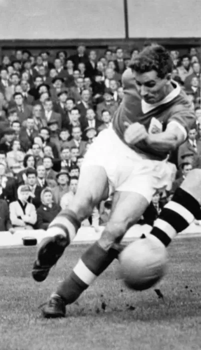 Framed Print : Birmingham City footballer Eddie Brown in action, circa 1967 Framed Print : Birmingham City footballer Eddie Brown in action, circa 1967