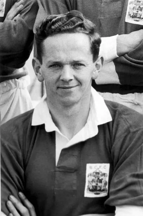 Framed Print : Birmingham City footballer Gordon Astall, 1957 Framed Print : Birmingham City footballer Gordon Astall, 1957