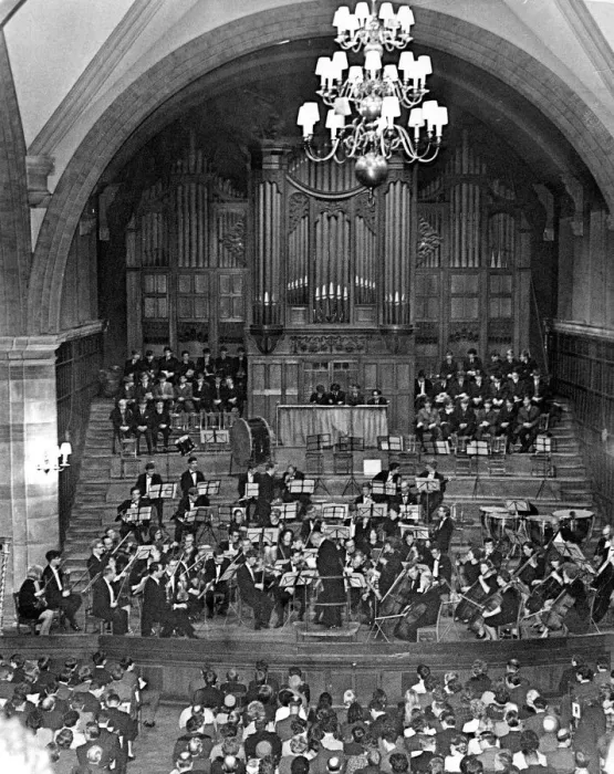Framed Print : The Birmingham Symphony Orchestra play to a capacity audience in the Temple Speech Rooms Framed Print : The Birmingham Symphony Orchestra play to a capacity audience in the Temple Speech Rooms