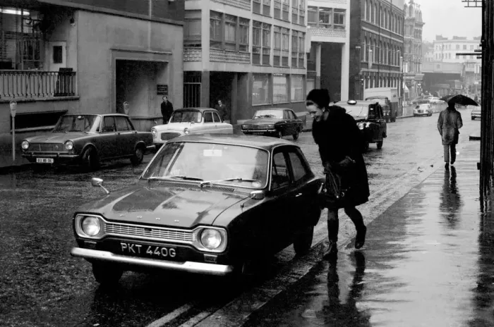 Framed Print : Black Friday in London at 2pm today - cars were obliged to light up in the sudden Framed Print : Black Friday in London at 2pm today - cars were obliged to light up in the sudden