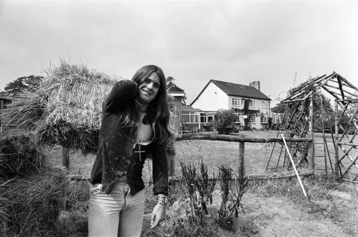 Framed Print : Black Sabbath lead singer Ozzy Osbourne at his Staffordshire home. 28th July 1976