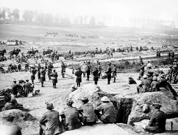 Framed Print : Black Watch Pipe Band plays for Scottish troops after the capture of Longueval