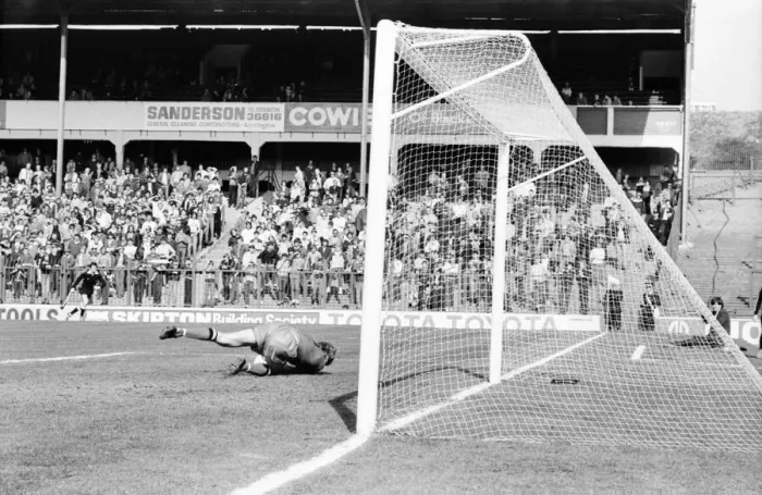 Framed Print : Blackburn Rovers 1 v. Watford 2. April 1982 MF06-29-018 Local Caption Division 1 Framed Print : Blackburn Rovers 1 v. Watford 2. April 1982 MF06-29-018 Local Caption Division 1