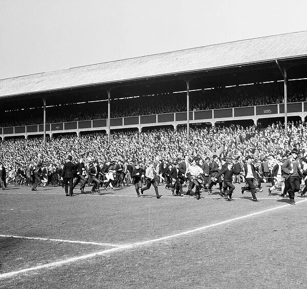 Blackburn Rovers v Manchester United, league match at Ewood Park, Saturday 3rd April 1965