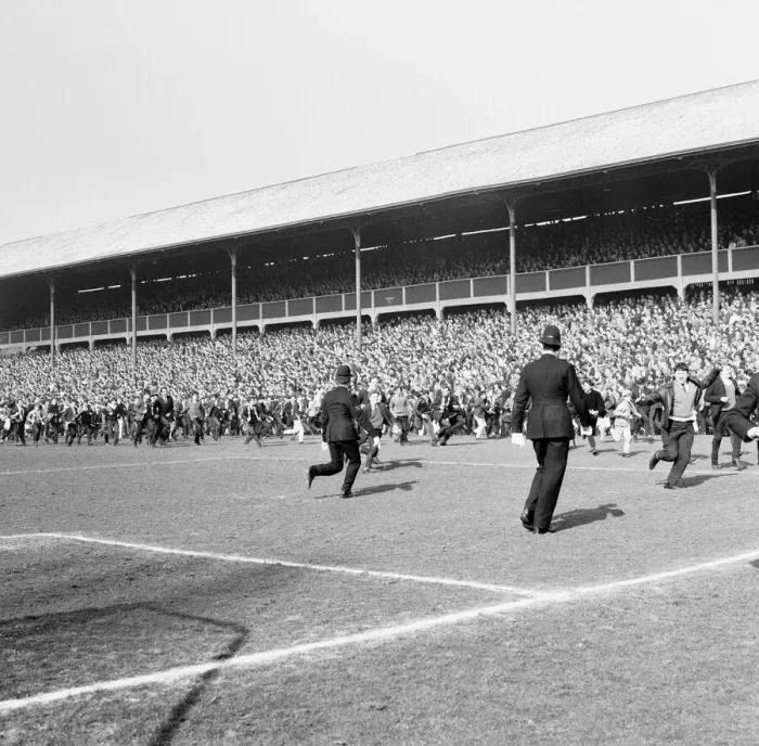 Framed Print : Blackburn Rovers v Manchester United, league match at Ewood Park, Saturday 3rd April 1965 Framed Print : Blackburn Rovers v Manchester United, league match at Ewood Park, Saturday 3rd April 1965