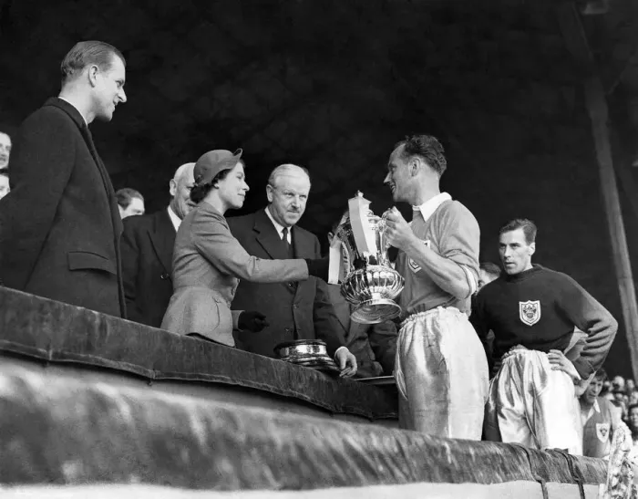 Framed Print : Blackpool beat Bolton (4-3) in the final of the F. A. Cup at Wembley Her majesty the Queen Framed Print : Blackpool beat Bolton (4-3) in the final of the F. A. Cup at Wembley Her majesty the Queen