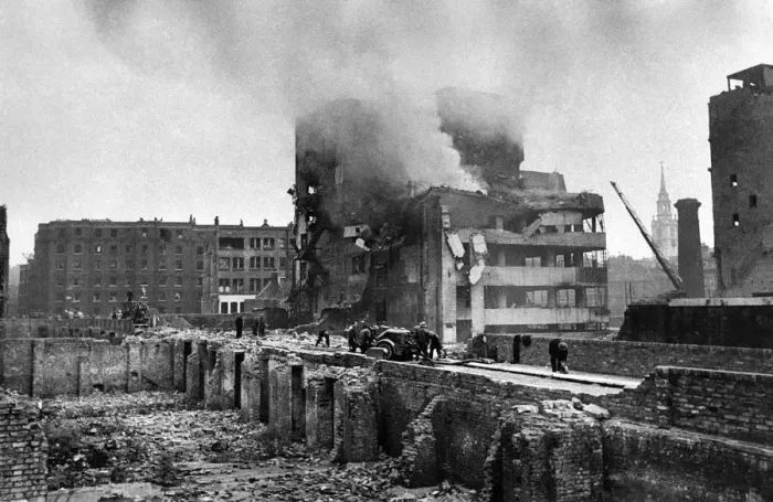 Framed Print : Blast damage at Falk Stadelman, Hatton Garden and Farringdon Street